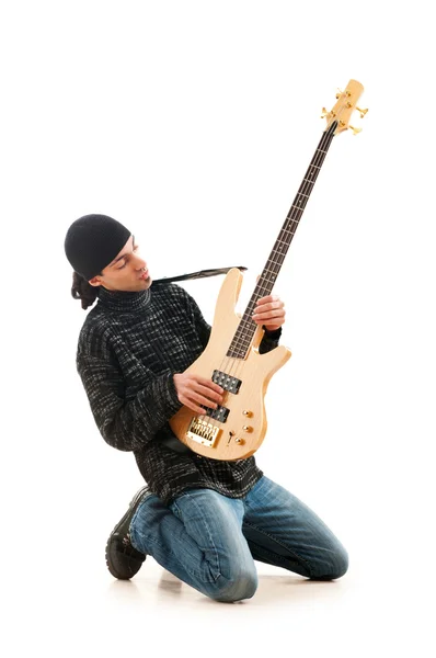 Gitarist beyaz arkaplanda izole edildi — Stok fotoğraf