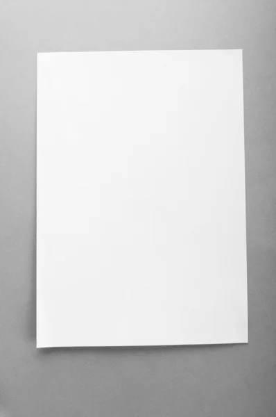 Caneta na folha de papel — Fotografia de Stock
