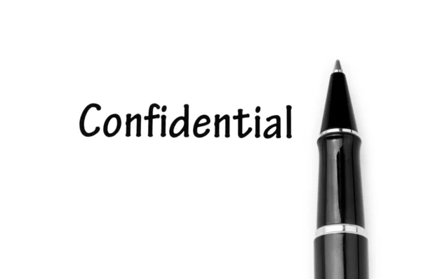 Kugelschreiber und vertrauliche Nachricht auf weiß — Stockfoto