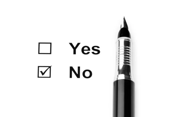 Ящики с перьями и тиками с вариантами "да" и "нет" — стоковое фото