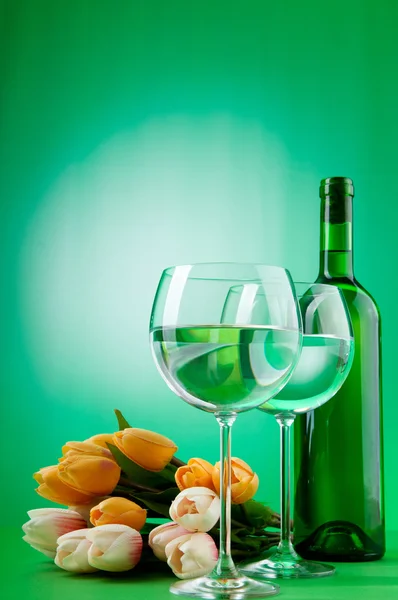 Lale ile şarap kavramı — Stok fotoğraf