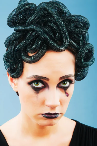 Женщина, изображающая понятие о Зле (Medusa Gorgon ) — стоковое фото