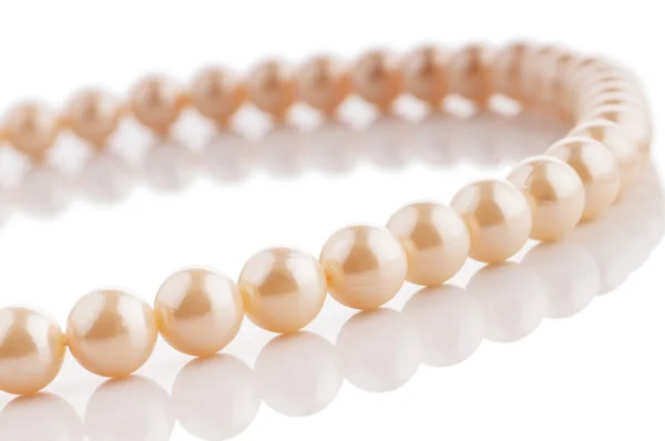 ファッションと美容のコンセプトで真珠のネックレス — ストック写真