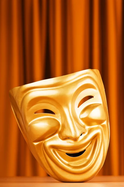 Máscara de teatro contra o fundo — Fotografia de Stock