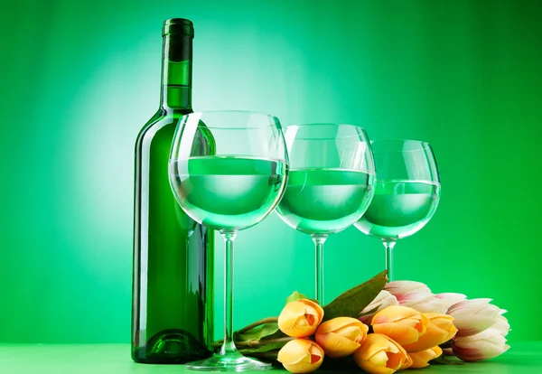 Lale ile şarap kavramı — Stok fotoğraf
