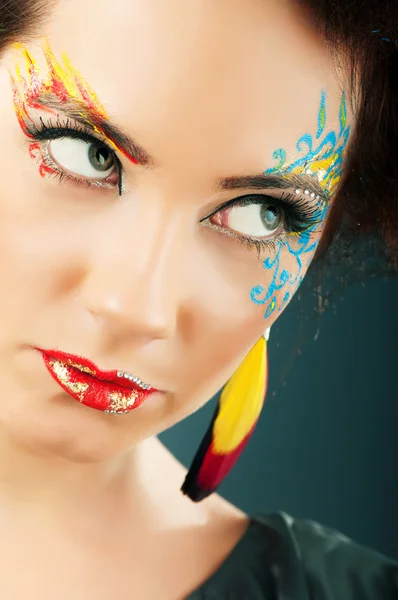 Mujer atractiva con el maquillaje elegante — Foto de Stock