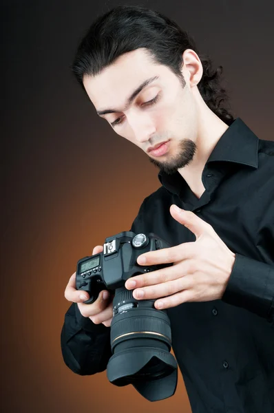 Photographe avec appareil photo numérique — Photo