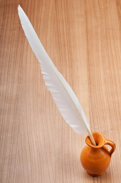 Writing feather against gradient background — Stock Photo, Image