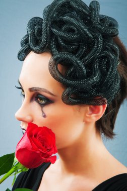 Og Evil (Medusa Gorgon) kavramını tasvir eden kadın)