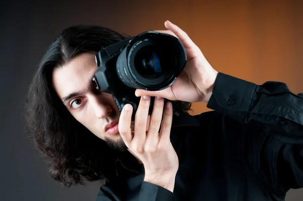 Fotograf s digitálním fotoaparátem — Stock fotografie