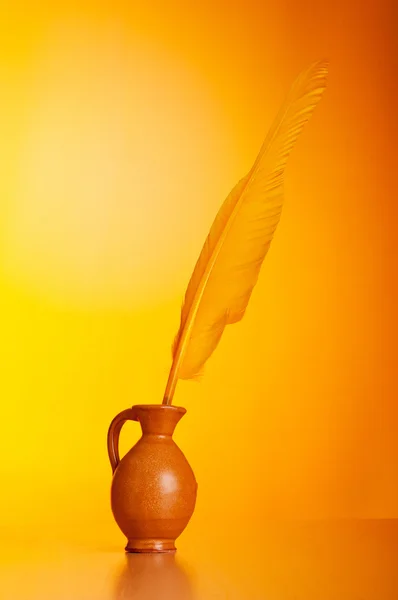 Writing feather against gradient background — Stock Photo, Image
