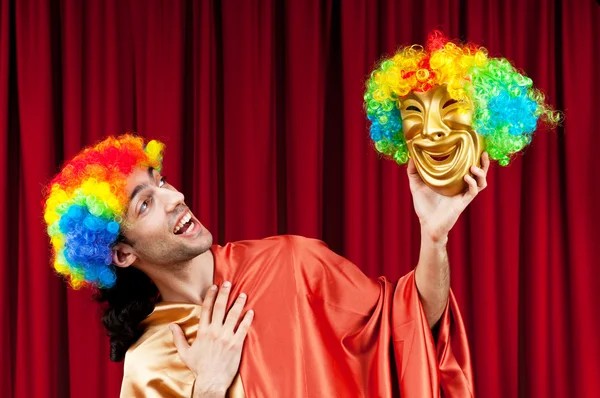 Actor con maks en un concepto de teatro divertido —  Fotos de Stock