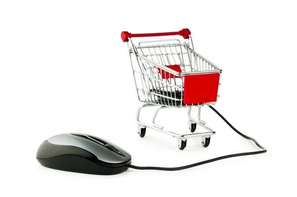 Концепция интернет-покупок с компьютером и корзиной — стоковое фото