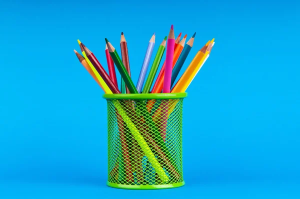 Πολύχρωμα μολύβια στο παρασκήνιο — Φωτογραφία Αρχείου
