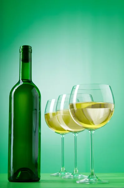 Gradyan arka planı olan şarap kavramı — Stok fotoğraf