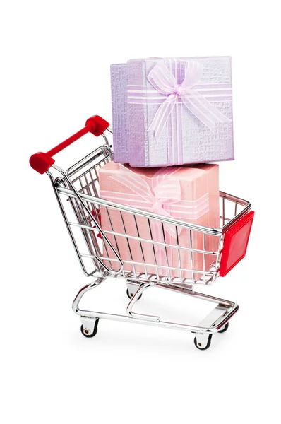 Carrito de compras y cajas de regalo en blanco — Foto de Stock
