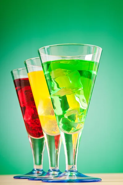 Cóctel colorido en vasos —  Fotos de Stock