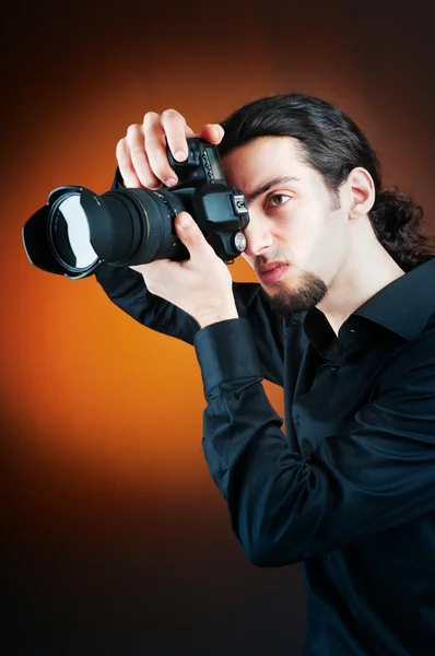 Fotograf s digitálním fotoaparátem — Stock fotografie