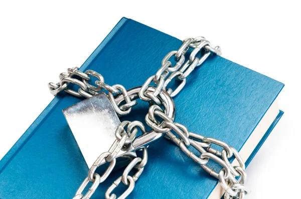 Concepto de censura con libros y cadenas en blanco —  Fotos de Stock