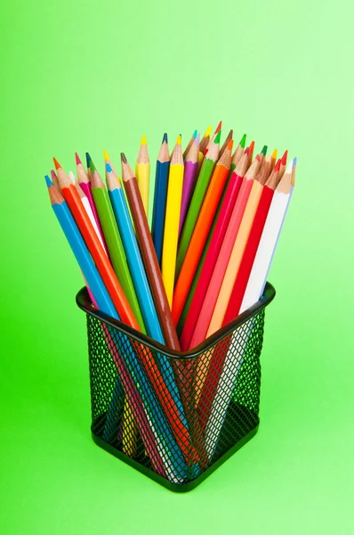 背景上的彩色铅笔 — 图库照片