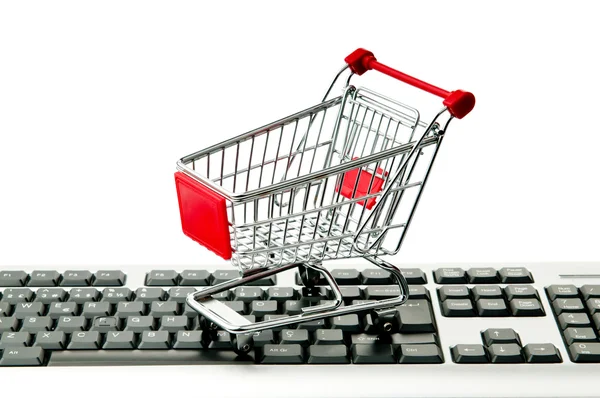 Internet online alışveriş kavramı ile bilgisayar ve sepeti — Stok fotoğraf