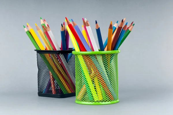 Lápices de colores en el fondo — Foto de Stock