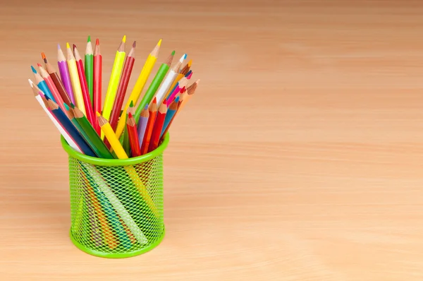 Lápis coloridos no fundo — Fotografia de Stock