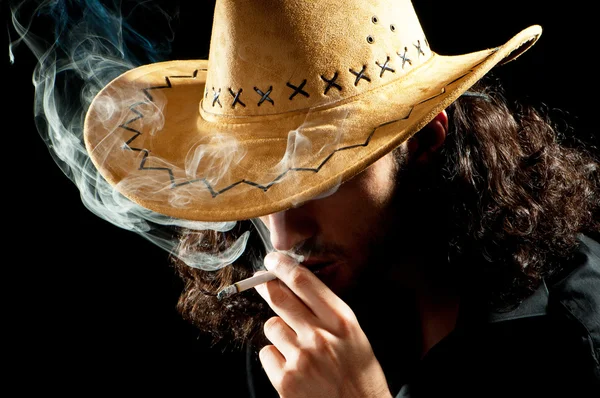 Man in cowbow hat smoking — Stock Photo, Image