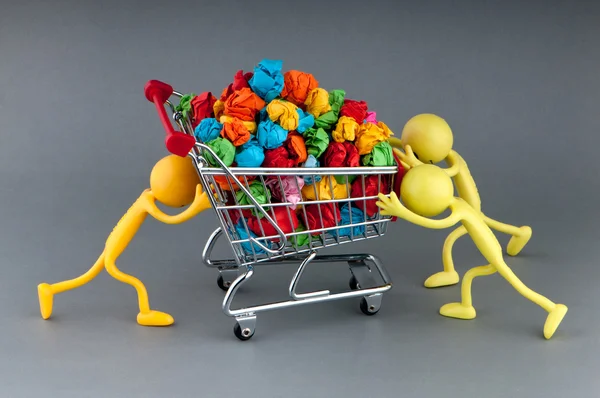 Recylcing kavramı ile renk kağıt ve alışveriş sepeti — Stok fotoğraf