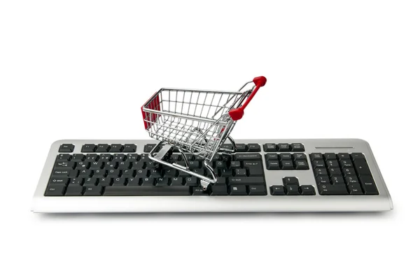 Internet concept d'achat en ligne avec ordinateur et panier — Photo