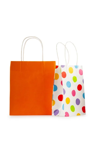 Barevné papírové nákupní tašky izolované na bílém — Stock fotografie