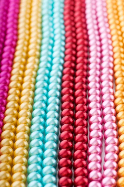 Abstrait avec des colliers de perles colorées — Photo