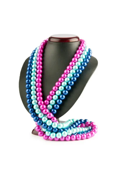 Collana di perle isolata su bianco — Foto Stock