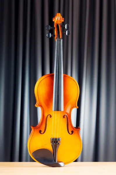 Скрипка в музыкальной концепции — стоковое фото