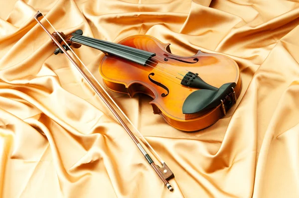 Музыкальная концепция со скрипкой — стоковое фото