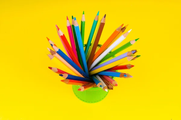 Voltar ao conceito de escola com lápis coloridos — Fotografia de Stock