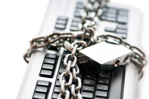 Begreppet internet trygghet med hänglås och tangentbord — Stockfoto