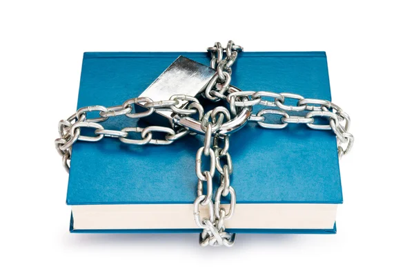 Λογοκρισία έννοια με βιβλία και αλυσίδες σε λευκό — Φωτογραφία Αρχείου
