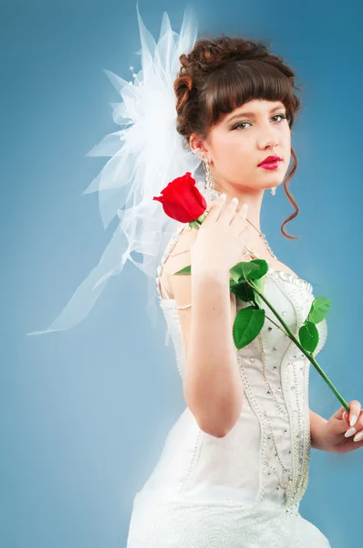 Gyönyörű menyasszony Rose a stúdió felvételi — Stock Fotó