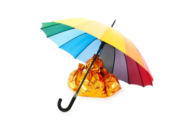 Gouden zakken onder bescherming van paraplu — Stockfoto