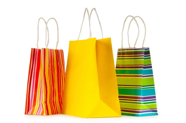 Bolsas de compras de papel de colores aisladas en blanco — Foto de Stock