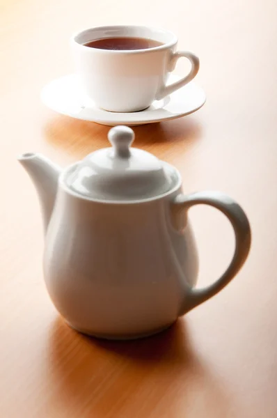 Τσάι στο ξύλινο τραπέζι — Φωτογραφία Αρχείου