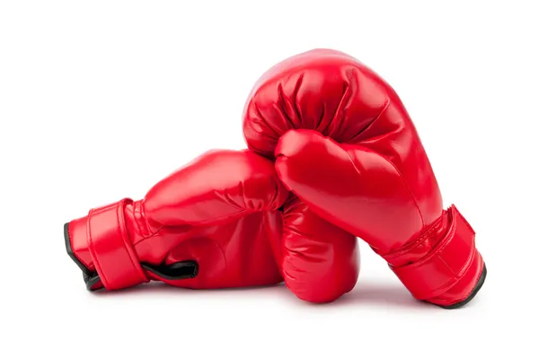 Rode bokshandschoenen geïsoleerd op wit — Stockfoto