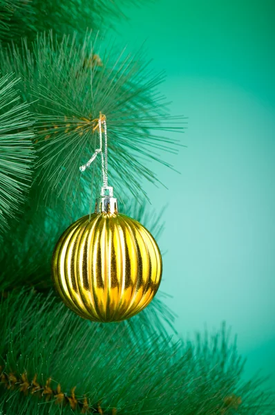 Decoración de Navidad en el árbol - concepto de vacaciones —  Fotos de Stock