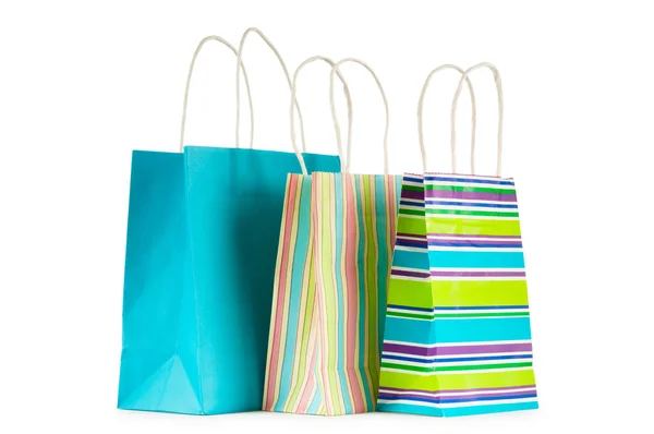 Sacos de compras de papel coloridos isolados em branco — Fotografia de Stock