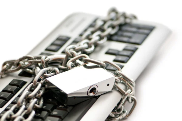 Konzept der Internetsicherheit mit Vorhängeschloss und Tastatur — Stockfoto
