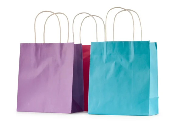 Bolsas de compras de papel de colores aisladas en blanco — Foto de Stock