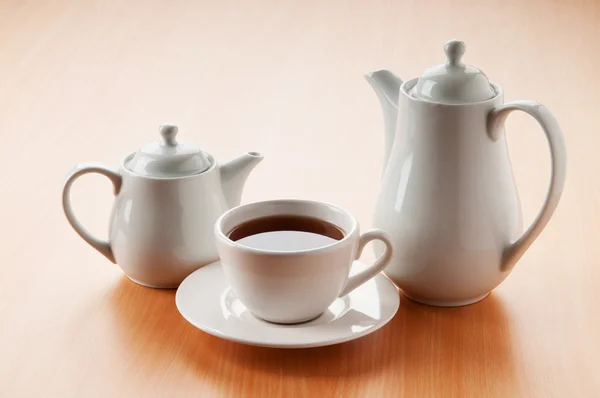 Чай на деревянном столе — стоковое фото
