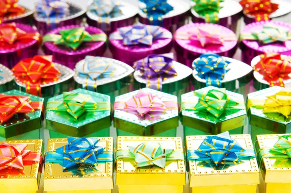 Muitas caixas de presente coloridas — Fotografia de Stock