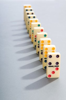 domino etkisi ile birçok parçalar